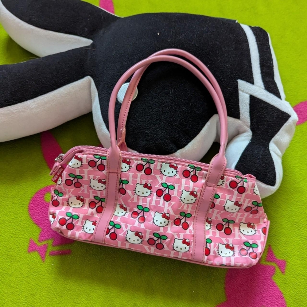 Hello kitty cherry purse 2006 🍒